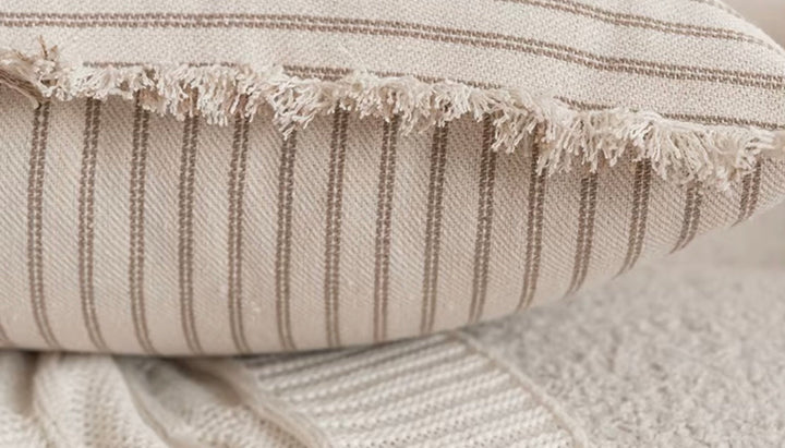 Elegant Pillowcase with Jacquard Pattern and Fringes - Cotton-Linen Blend