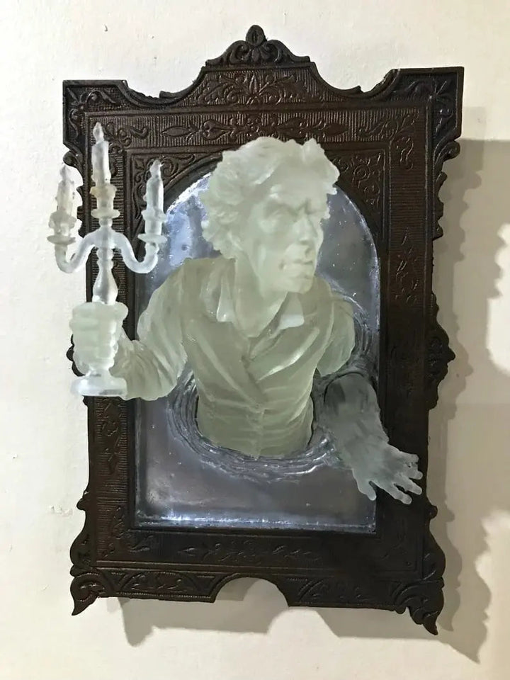 Spirit in the Mirror – Shining 3D wall decoration made of resin