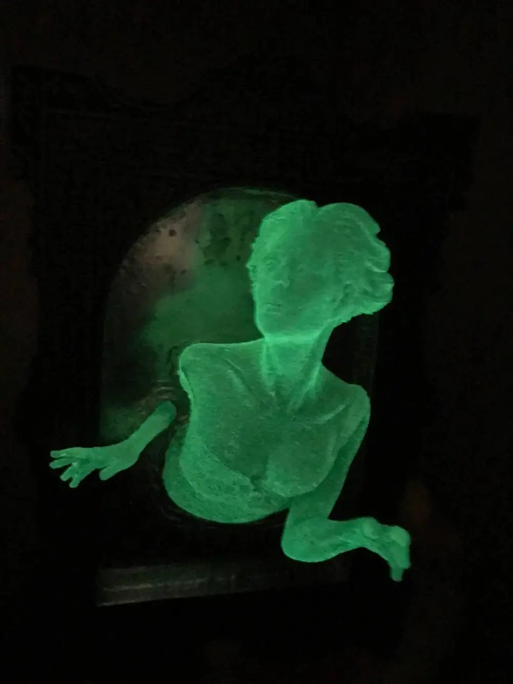 Spirit in the Mirror – Shining 3D wall decoration made of resin