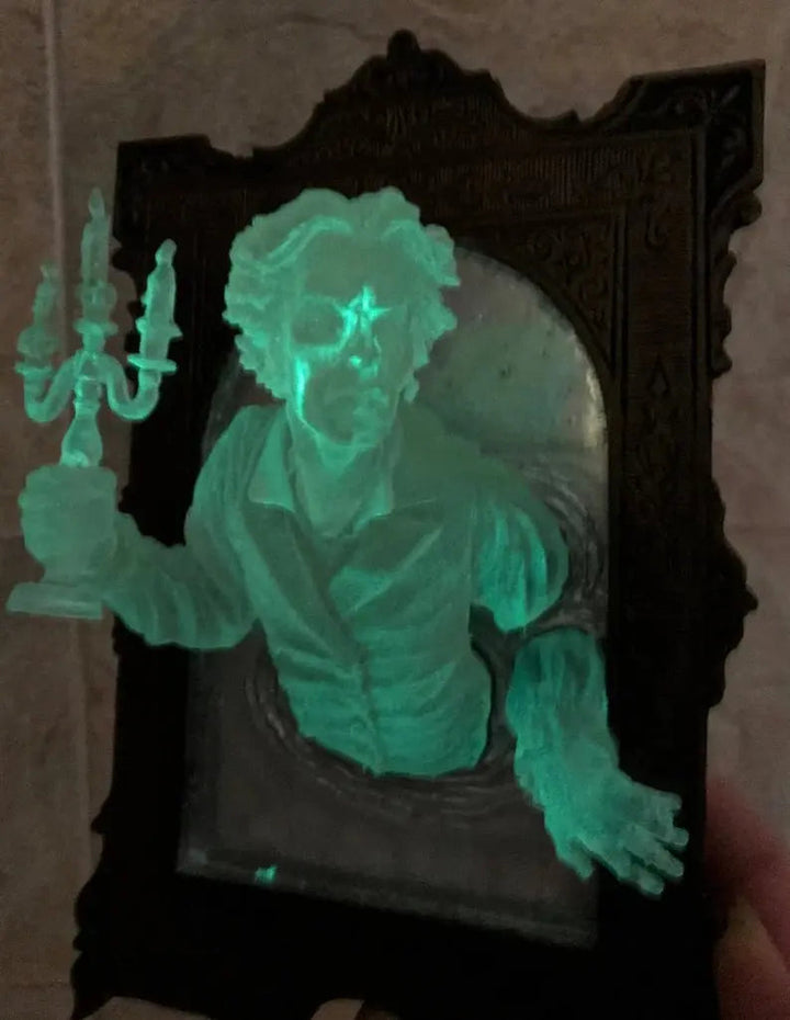Spirit in the Mirror – Shining 3D wall decoration made of resin