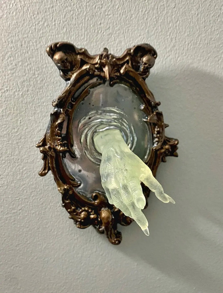 Spirit in the Mirror – Shining 3D wall decoration made of resin