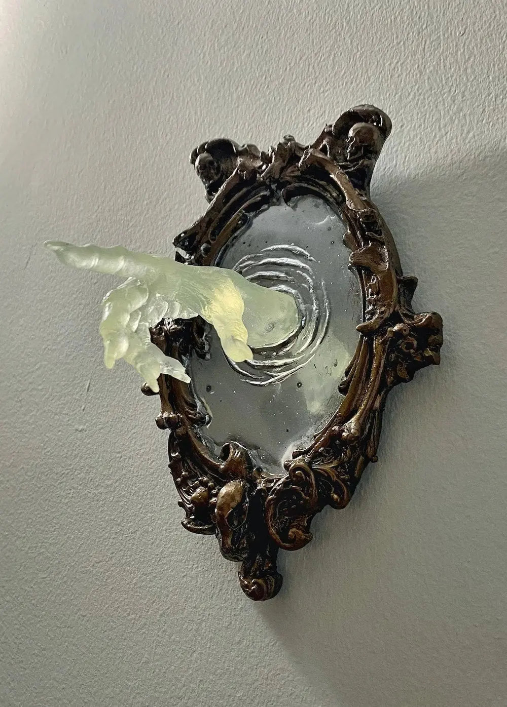 Spirit in the Mirror – Shining 3D wall decoration made of resin