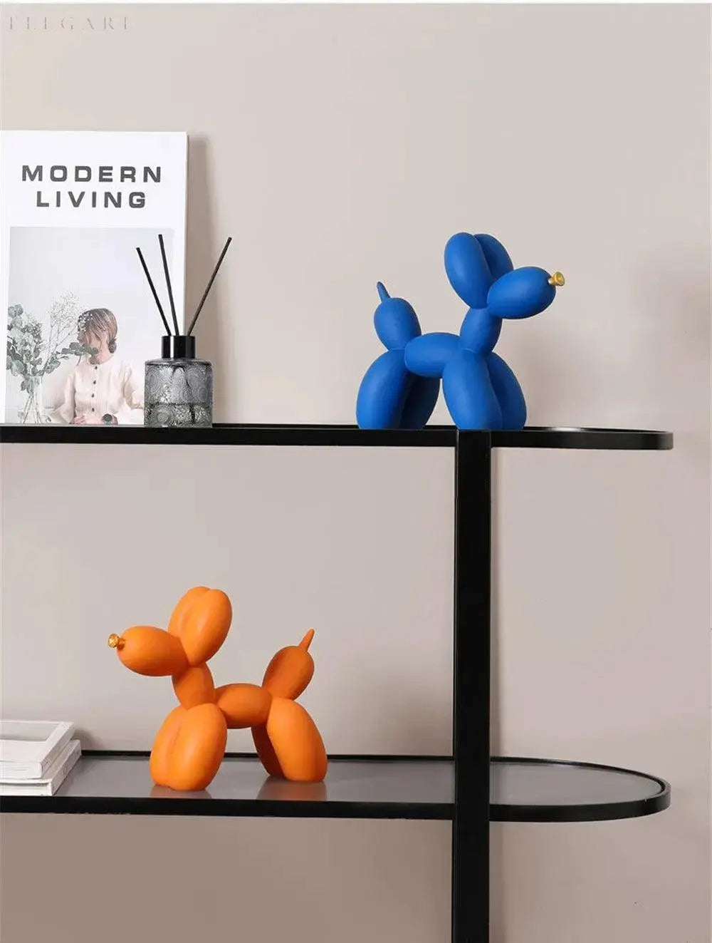 Balloon ornament with golden beak