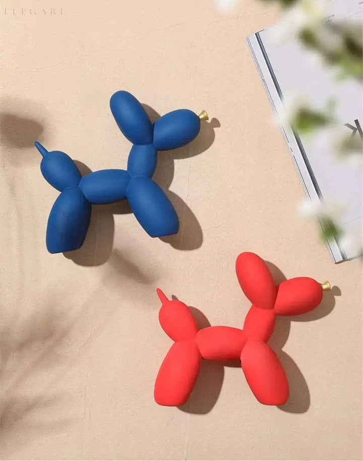 Balloon ornament with golden beak