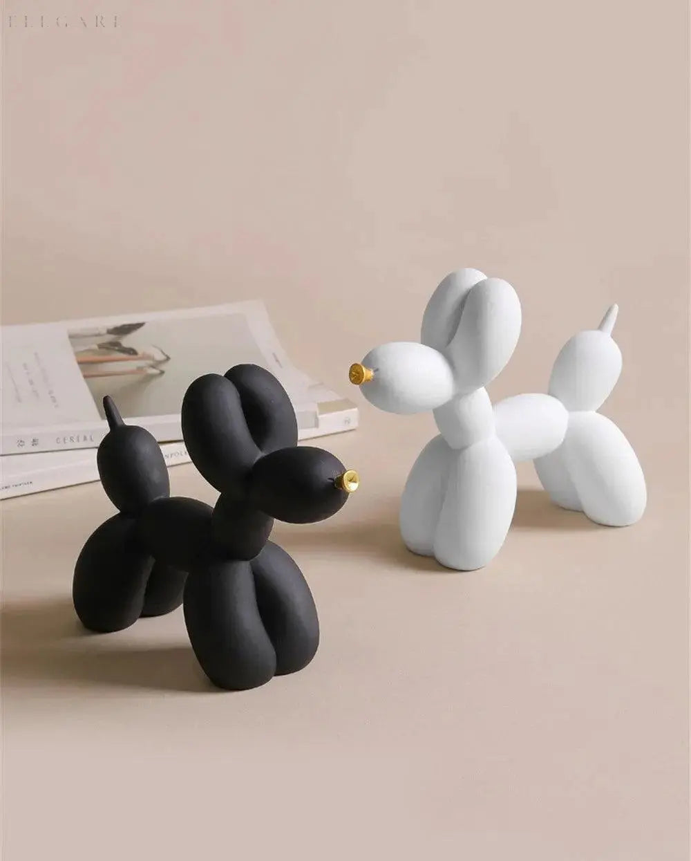 Balloon ornament with golden beak