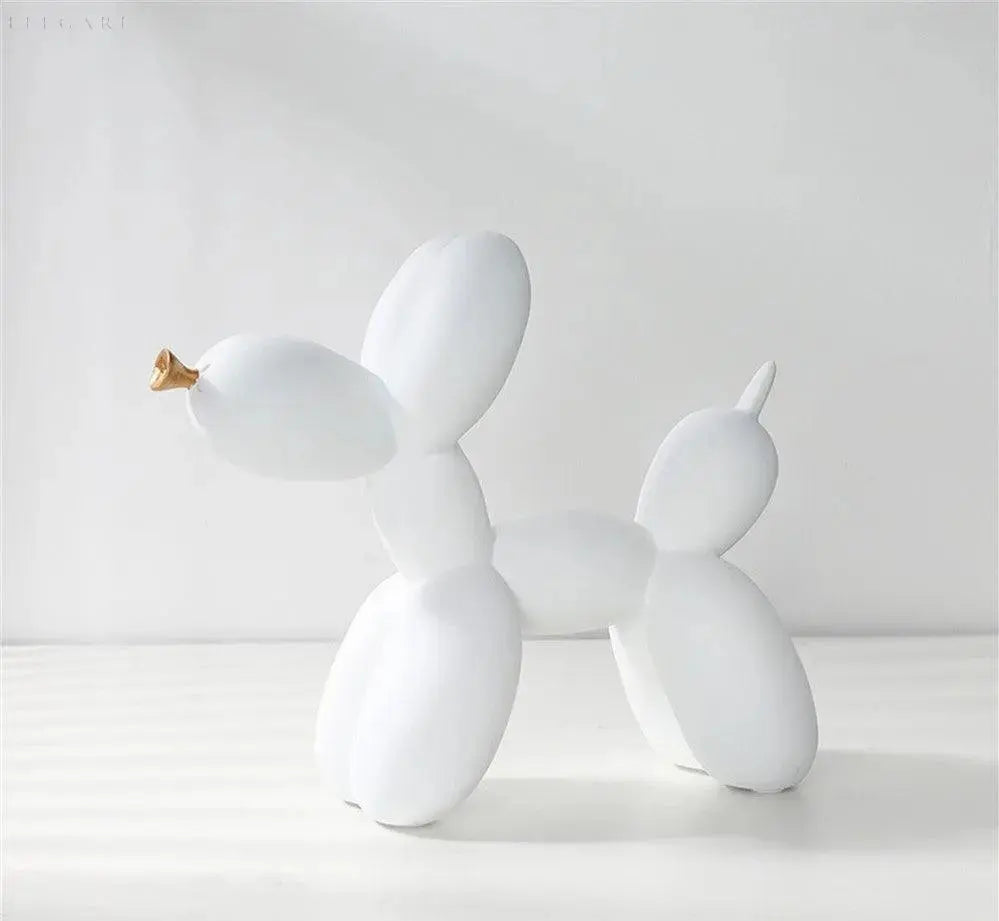 Balloon ornament with golden beak