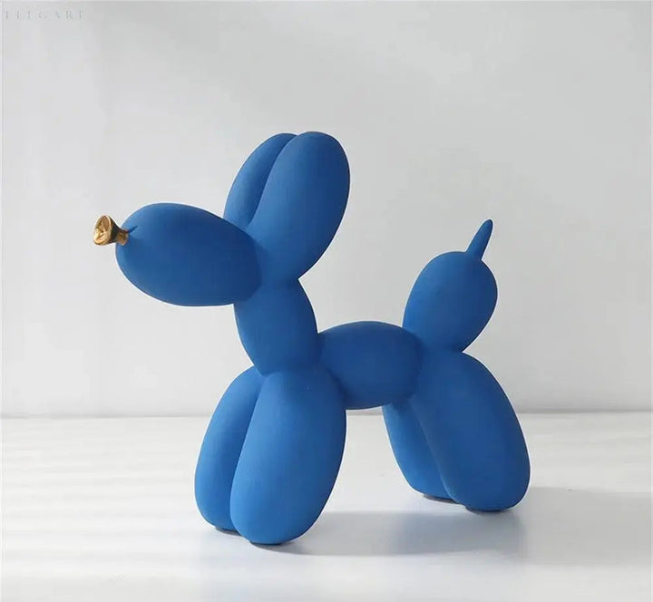 Balloon ornament with golden beak