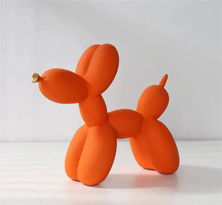 Balloon ornament with golden beak