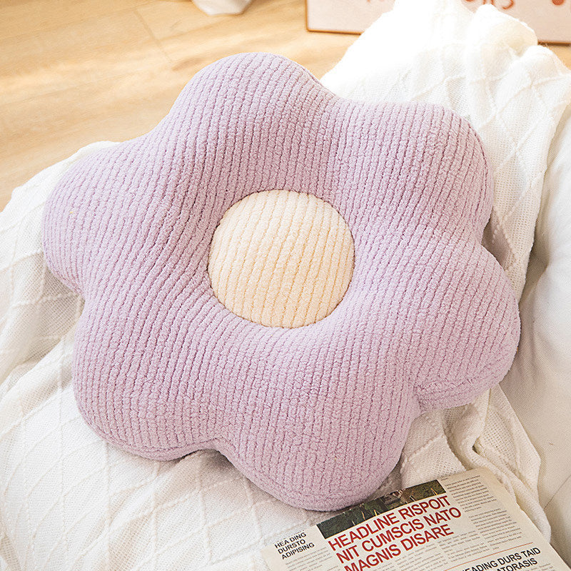 Flower-shaped cuddly pillow