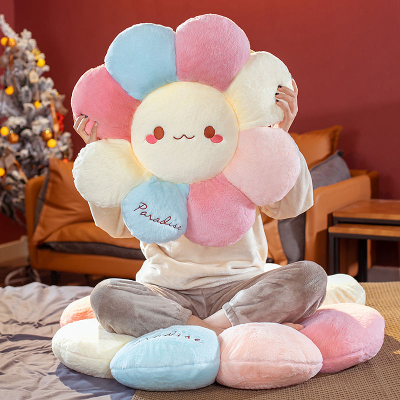 Plush cushion in flower shape