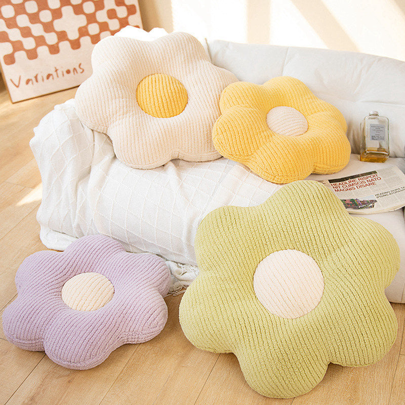 Flower-shaped cuddly pillow