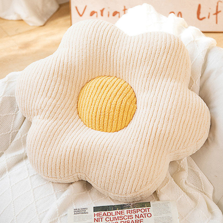 Flower-shaped cuddly pillow