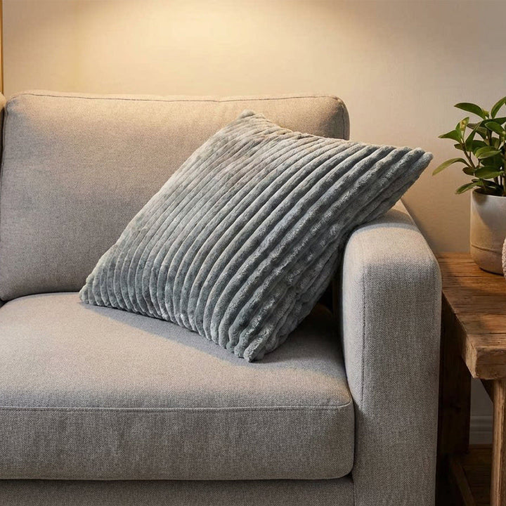 Decorative Pillow with High-Quality Felpa