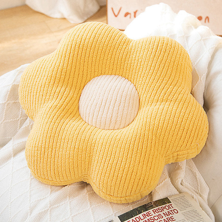 Flower-shaped cuddly pillow