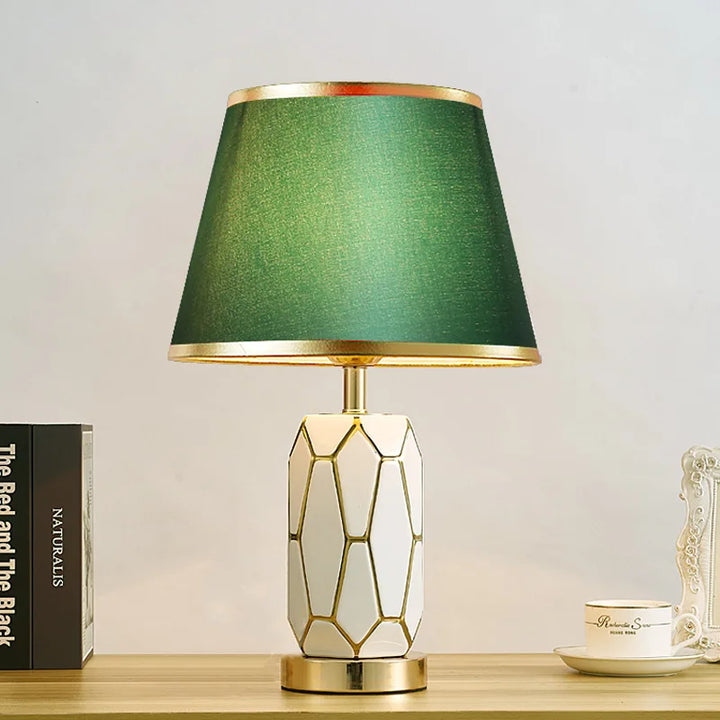 American Ceramic Table Lamp - Simple Modern Bedroom Bedside Lamp for Living Room, Warm Wedding Room Decorative Lamp